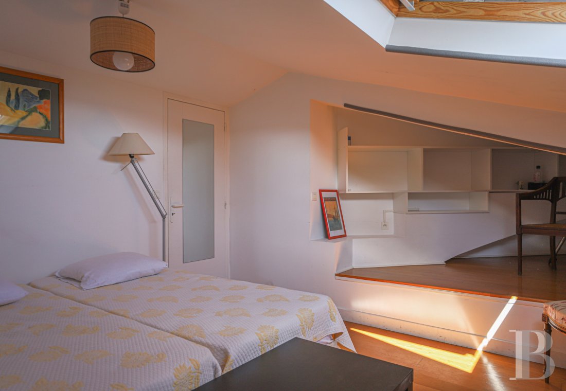 A family home built on the foundations of an ancient fortress in Agay harbour, Saint-Raphaël - photo  n°17